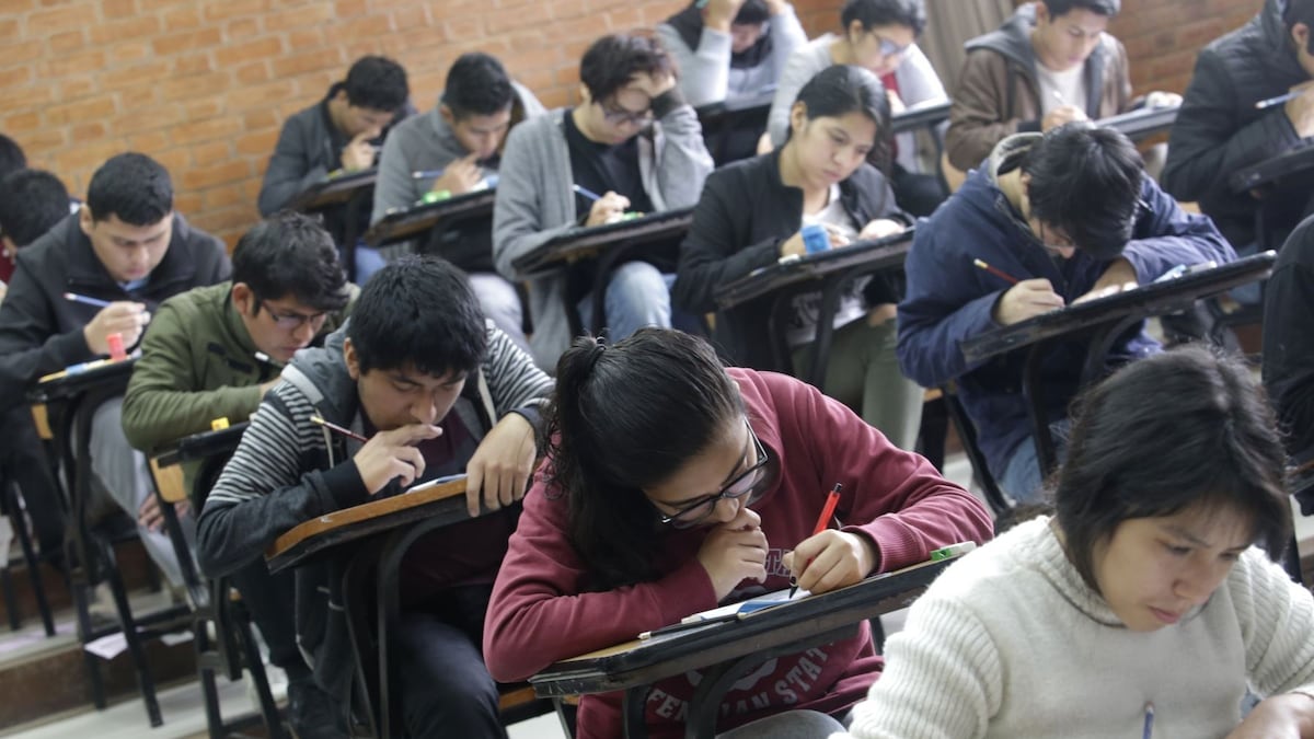 Más de 881,000 estudiantes de nivel superior en riesgo de continuar formación