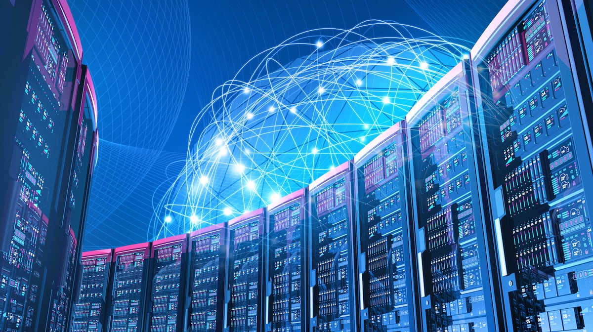 Este avance enfrenta una paradoja energética crítica, pues el crecimiento de los centros de datos proyecta una presión sin precedentes sobre la demanda eléctrica global.
