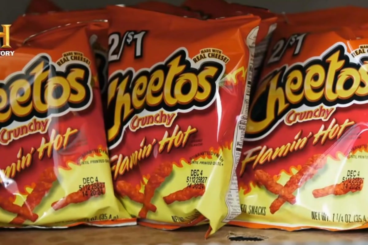 VIDEO VIRAL: si eres fanático de los Cheetos Flamin' Hot en Estados Unidos, un hombre de este país recomendó evitarlos a toda costa en Europa. (Foto: captura de YouTube / History Latinoamérica)