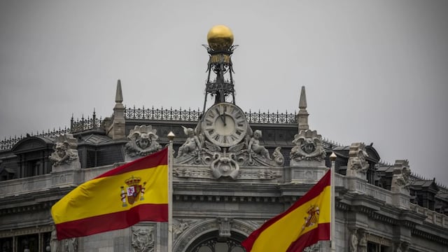 Banca en España: de medio centenar de entidades a una decena en 15 años