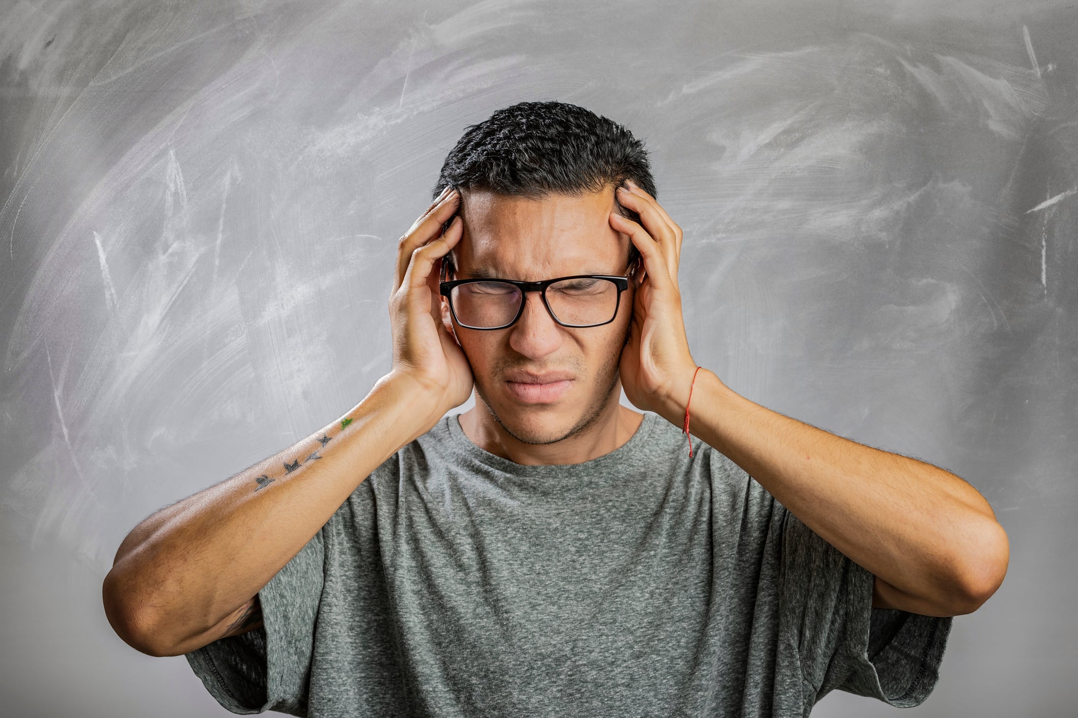 Según el Instituto Nacional de Salud Mental, siete de cada diez trabajadores experimentan estrés crónico y uno de cada seis enfrenta el síndrome de burnout. (Foto: Istock)