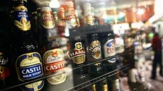 Conozca la estrategia de las grandes cerveceras para atraer a consumidores desconfiados