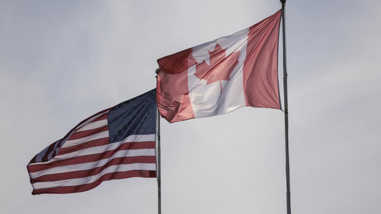 Las banderas de Estados Unidos y Canadá. (Foto: AFP)