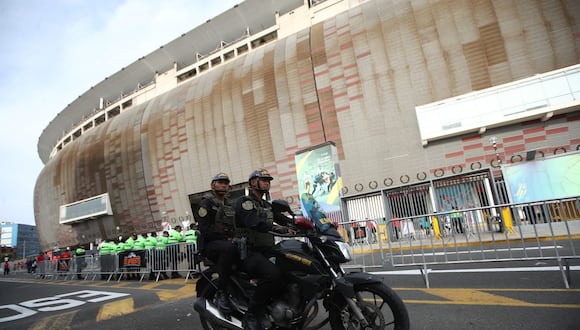 El 24 de mayo más de 300 aficionados murieran atrapados por el cierre de las puertas de salida del Estadio Nacional. (Foto: GEC)