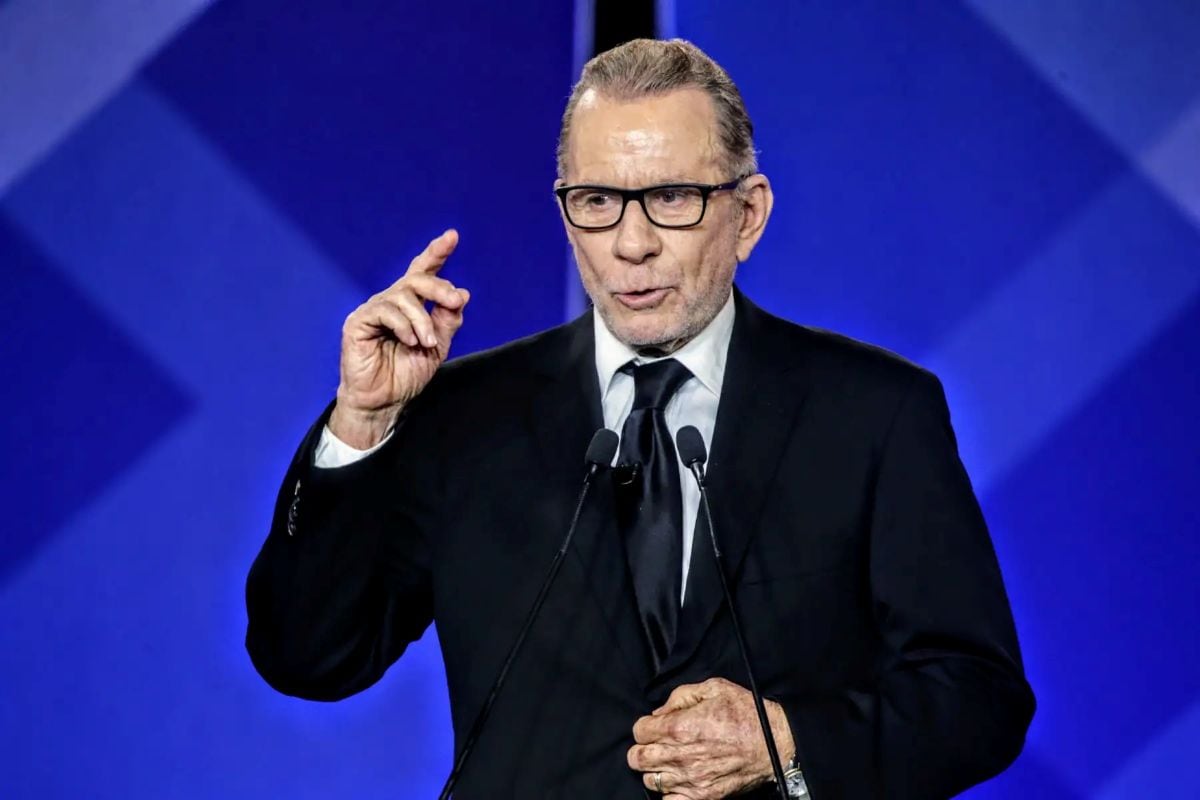 El candidato presidencial Ricardo Belmont se mostró de acuerdo en disolver la Autoridad de Transporte Urbano para Lima y Callao y ordenar el sistema de justicia durante el debate organizado por el JNE. Foto: Andina.