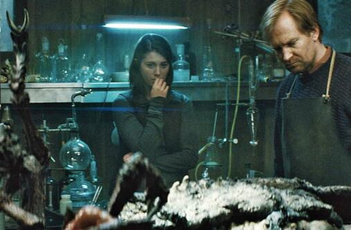 En "La cosa de otro mundo", un grupo de científicos encuentra una criatura congelada en el ártico (Foto: Universal Pictures)