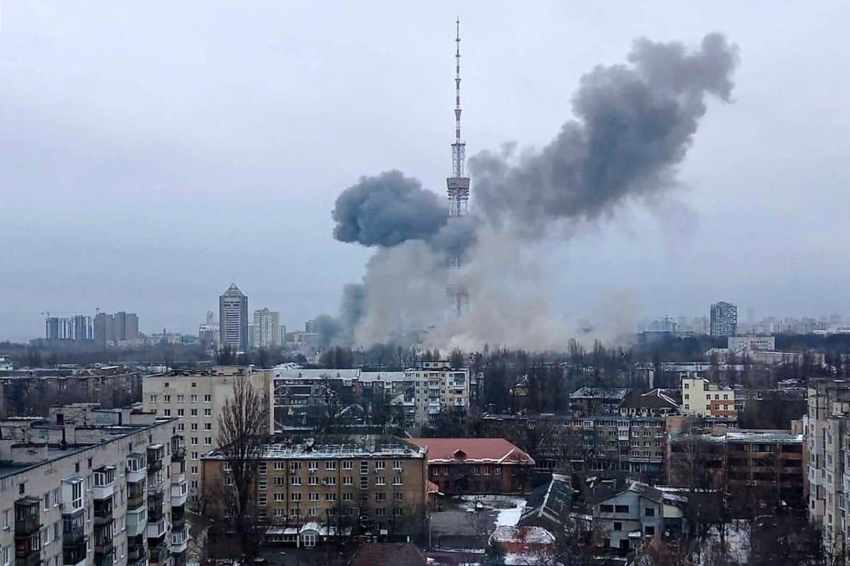 This handout picture released on the Facebook page of the Ukrainian Interior ministry on March 1, 2022 show the smoke after a missile attack targeting the Ukrainian capital�s television centre in Kyiv. (Photo by UKRAINIAN INTERIOR MINISTRY PRESS SERVICES / AFP) / RESTRICTED TO EDITORIAL USE - MANDATORY CREDIT "AFP PHOTO / Facebook account of the Ukrainian Interior Ministry" - NO MARKETING - NO ADVERTISING CAMPAIGNS - DISTRIBUTED AS A SERVICE TO CLIENTS