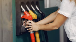 La enorme brecha en el precio de la gasolina que castiga a estos estados de EE. UU.