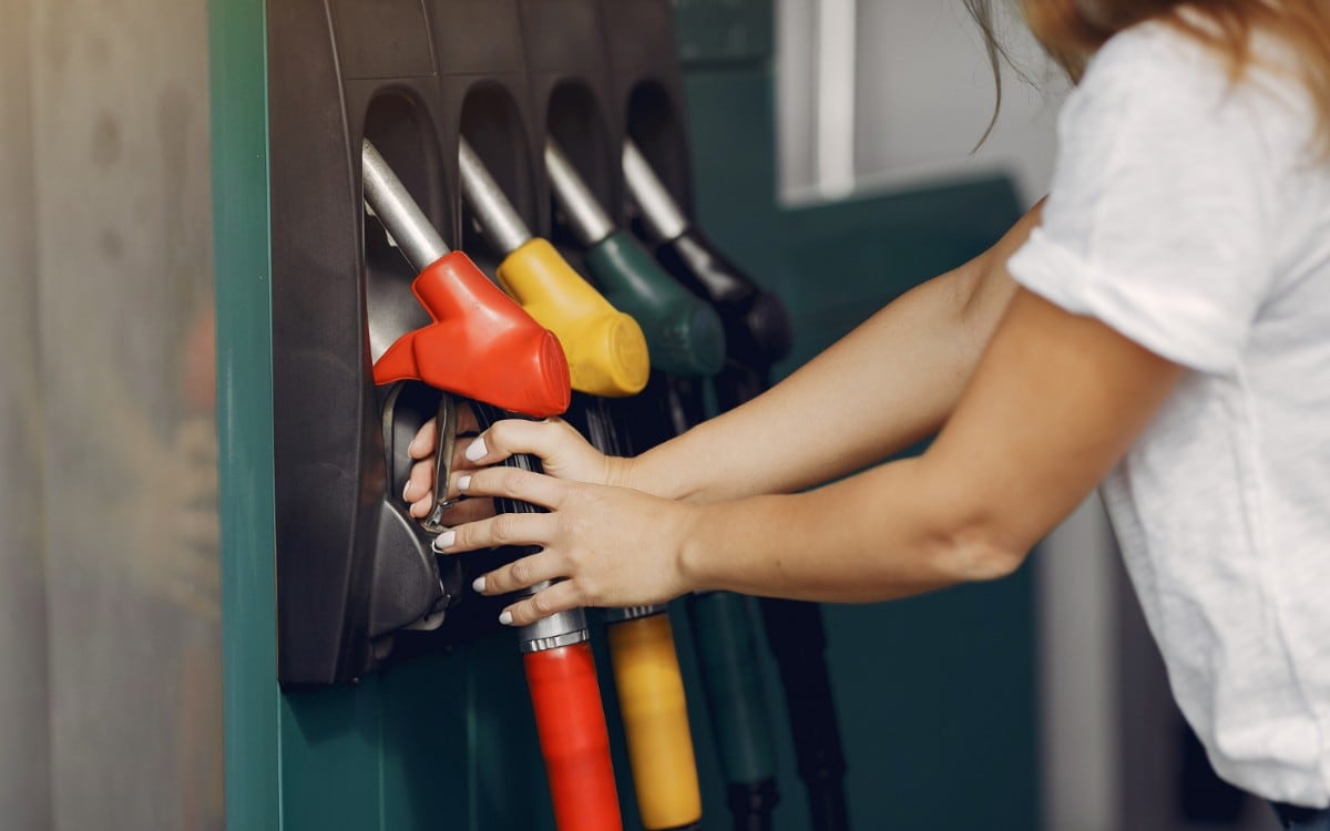 Muchos buscan herramientas y estrategias para encontrar combustible más barato. (Foto referencial: Freepik)