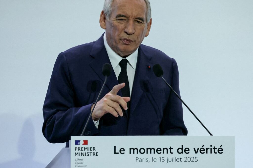 El primer ministro francés, François Bayrou, anunció este martes una hoja de ruta para frenar la espiral de endeudamiento en los próximos cuatro años. (Foto: Thomas SAMSON / AFP)