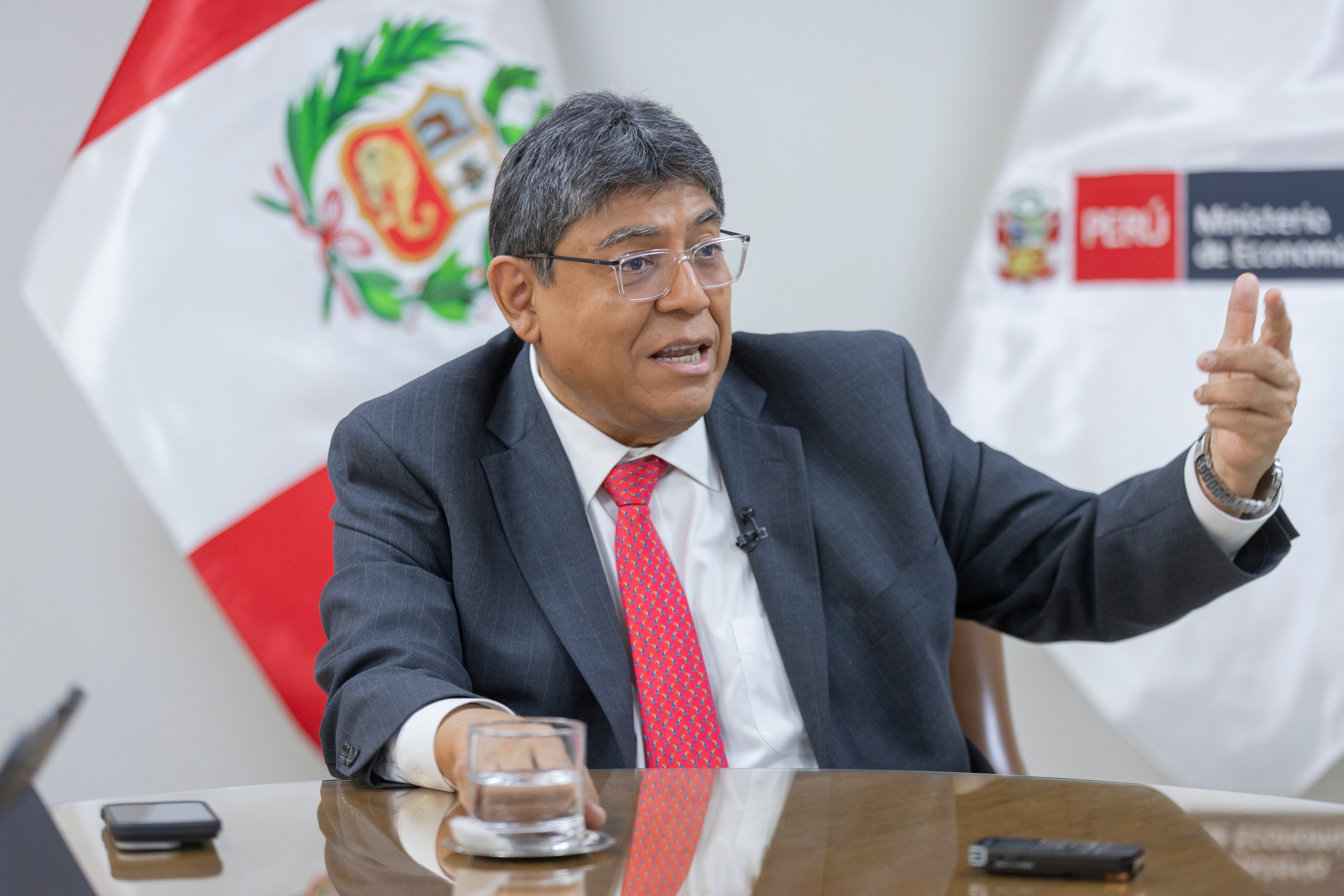Elmer Cuba, ministro de Economía y Finanzas, en entrevista con Gestión. Foto: Hugo Pérez (@photo.gec).