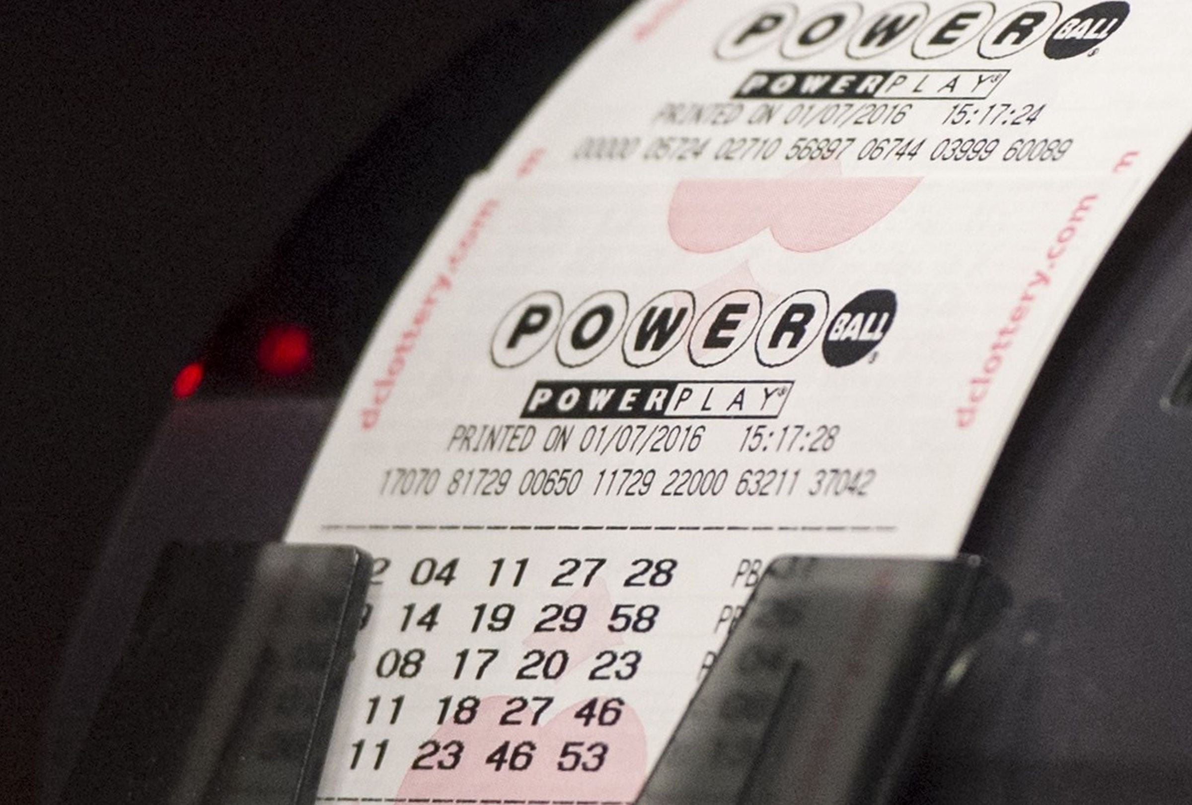 Revisa esta nota para que descubras quién ganó el Powerball hoy, miércoles 18 de marzo, en EE.UU. (Foto: SAUL LOEB / AFP)