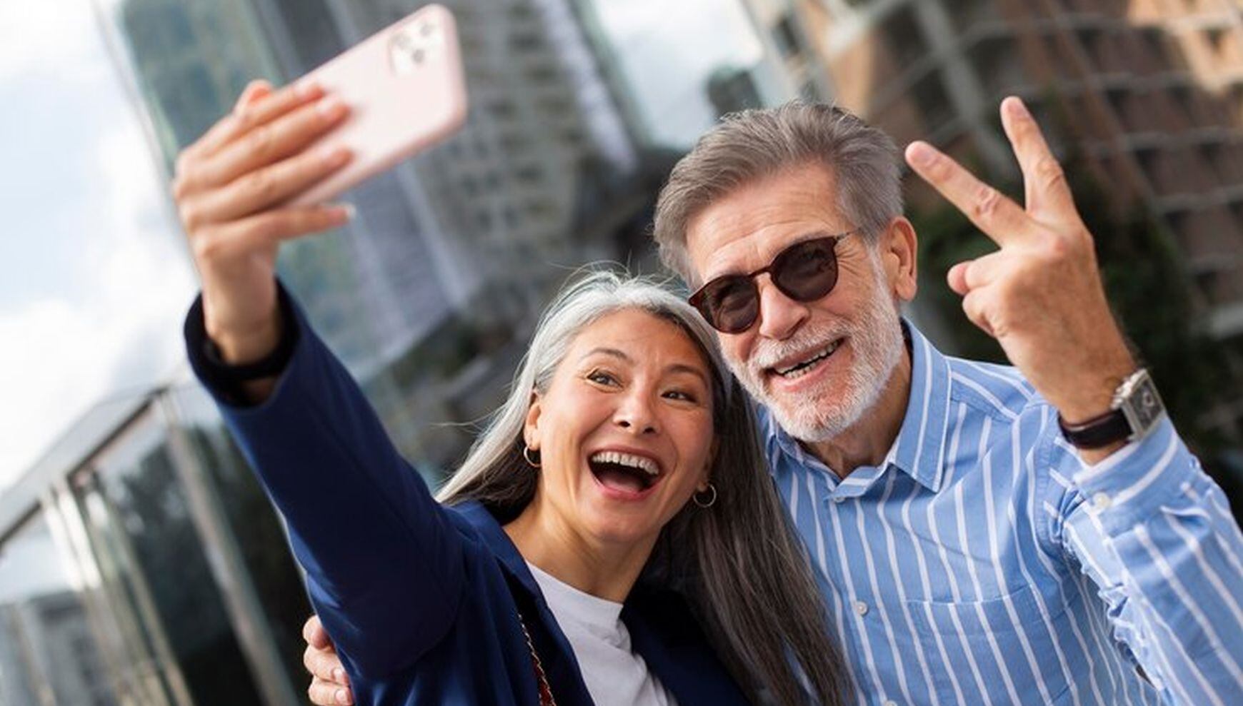 Si quieres ahorrar y pasar tranquilo tu jubilación, hay ciudades que te ofrecen tranquilidad y servicios de transporte asequibles (Foto: Freepik)