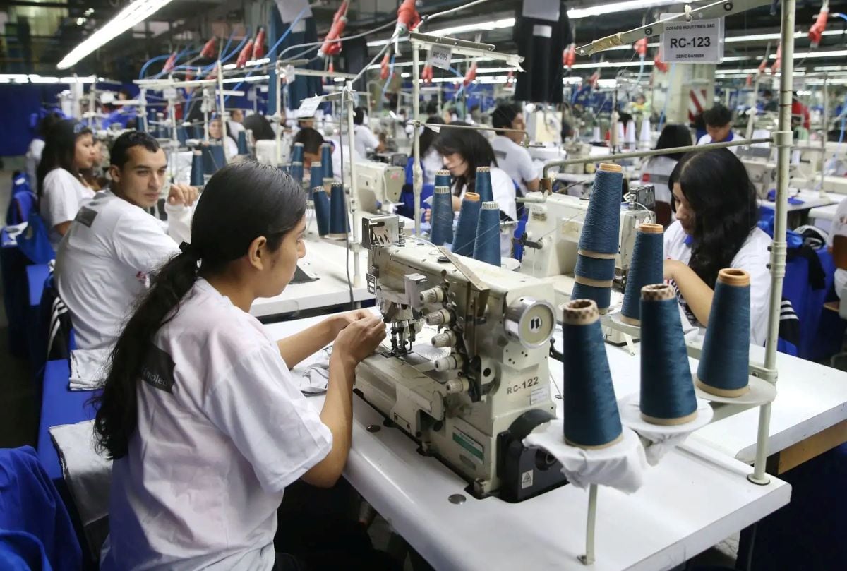 Los planes de gobierno muestran que el 85% de los referidos contienen al menos alguna propuesta referida a la formalización laboral, la productividad y la capacitación, la fiscalización laboral, el acceso a la seguridad social y el empleo juvenil. Foto: Andina/ Referencial.