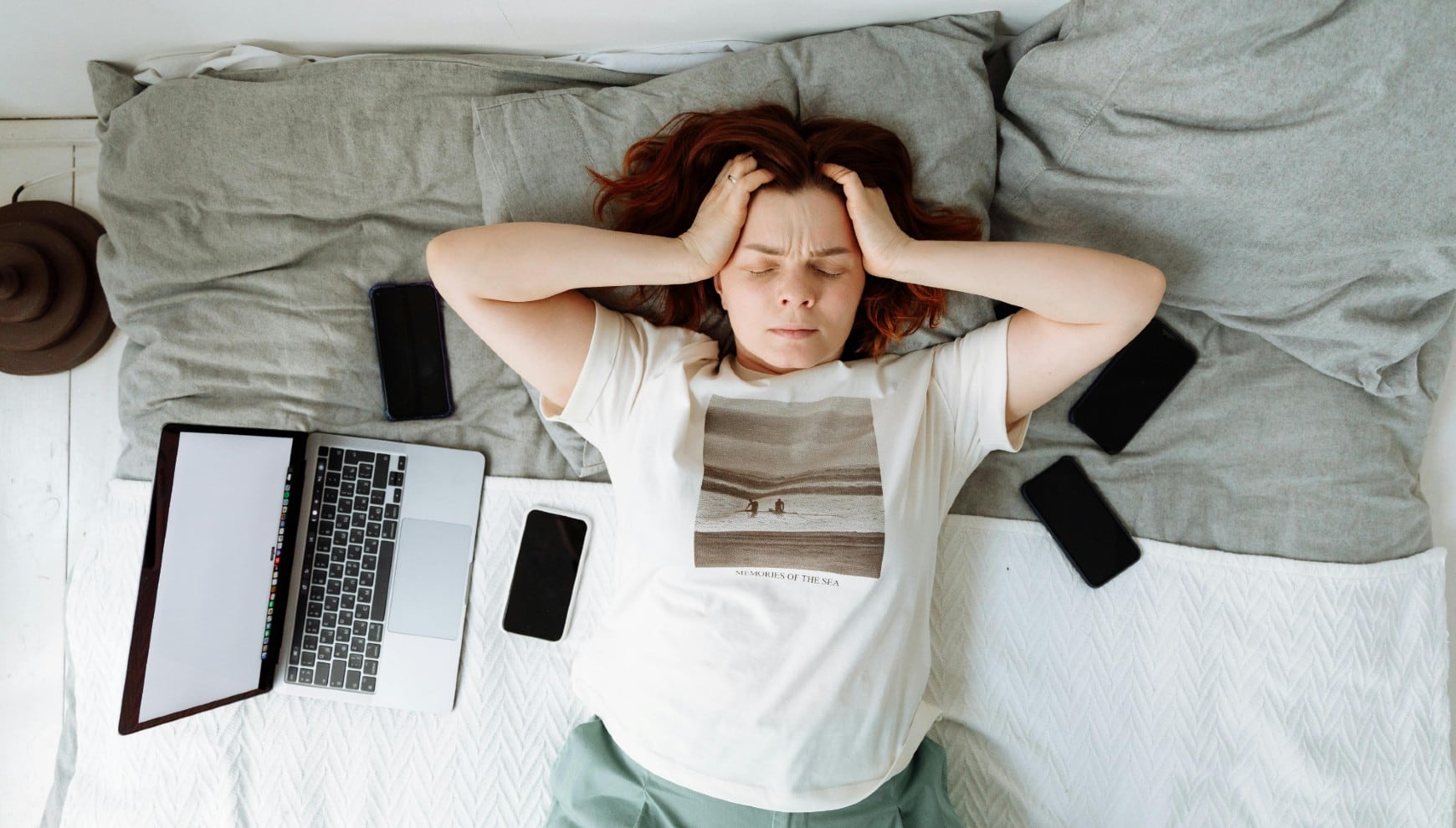 Si sientes que tu sueño no es reparador, es posible que estés cometiendo errores comunes que afectan la calidad de tu descanso. (Pexels)