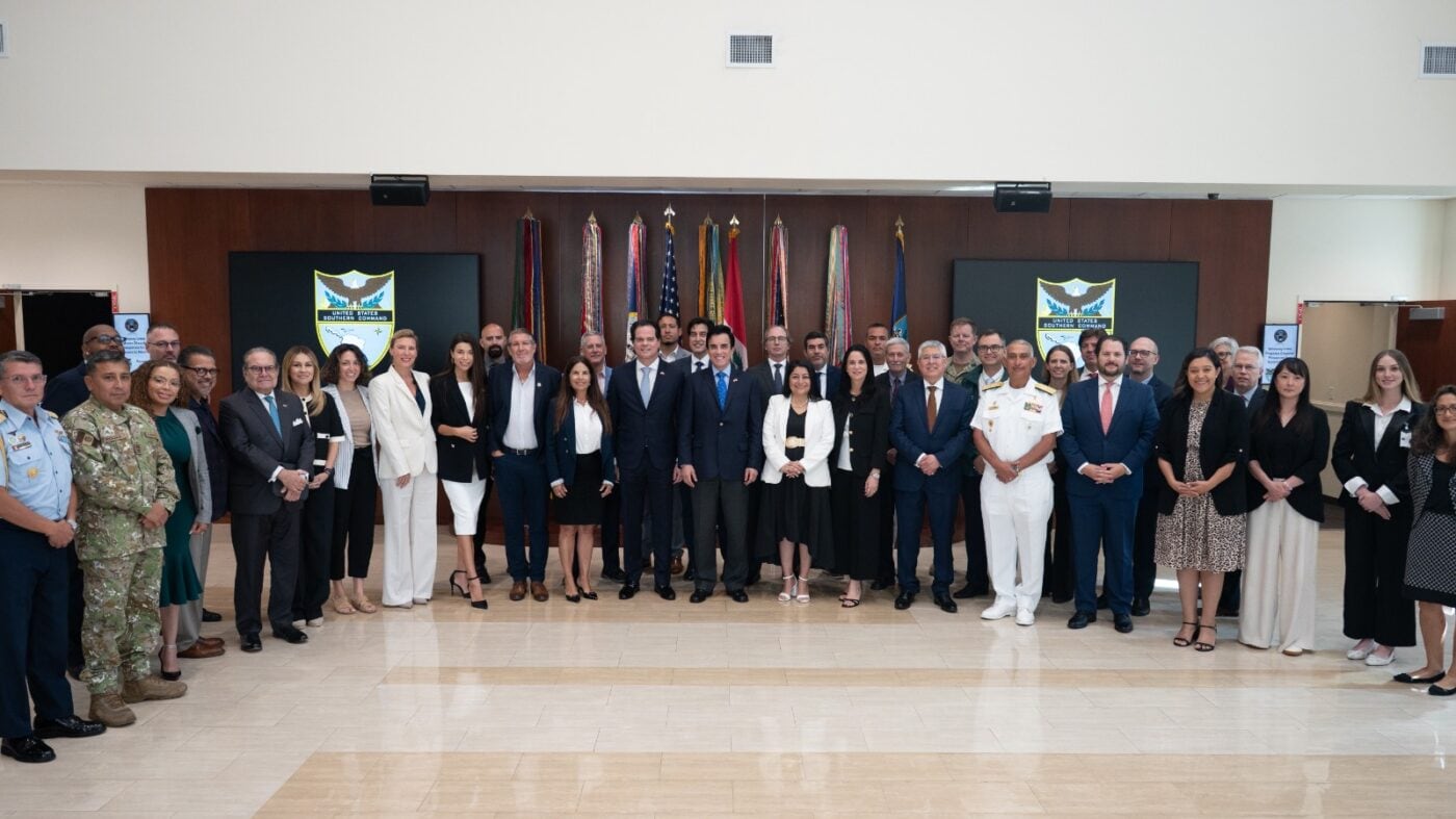 La delegación estuvo conformada por el ministro de Relaciones Exteriores del Perú, Carlos Spa; el embajador de Estados Unidos en el Perú, Bernie Navarro, representantes de ProInversión, AmCham Perú, la SNI y entidades académicas. Foto: SNI.