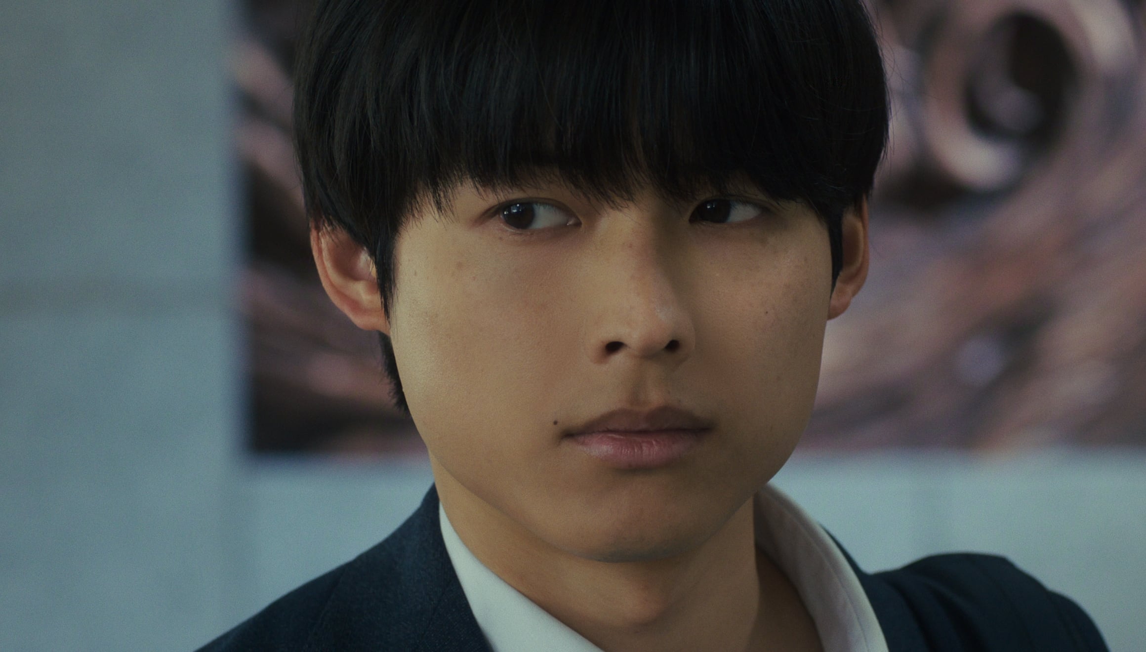 Hokuto Matsumura como Shinji Karasuma en una escena de la serie japonesa "Los pecados de Kujo" (Foto: Netflix)