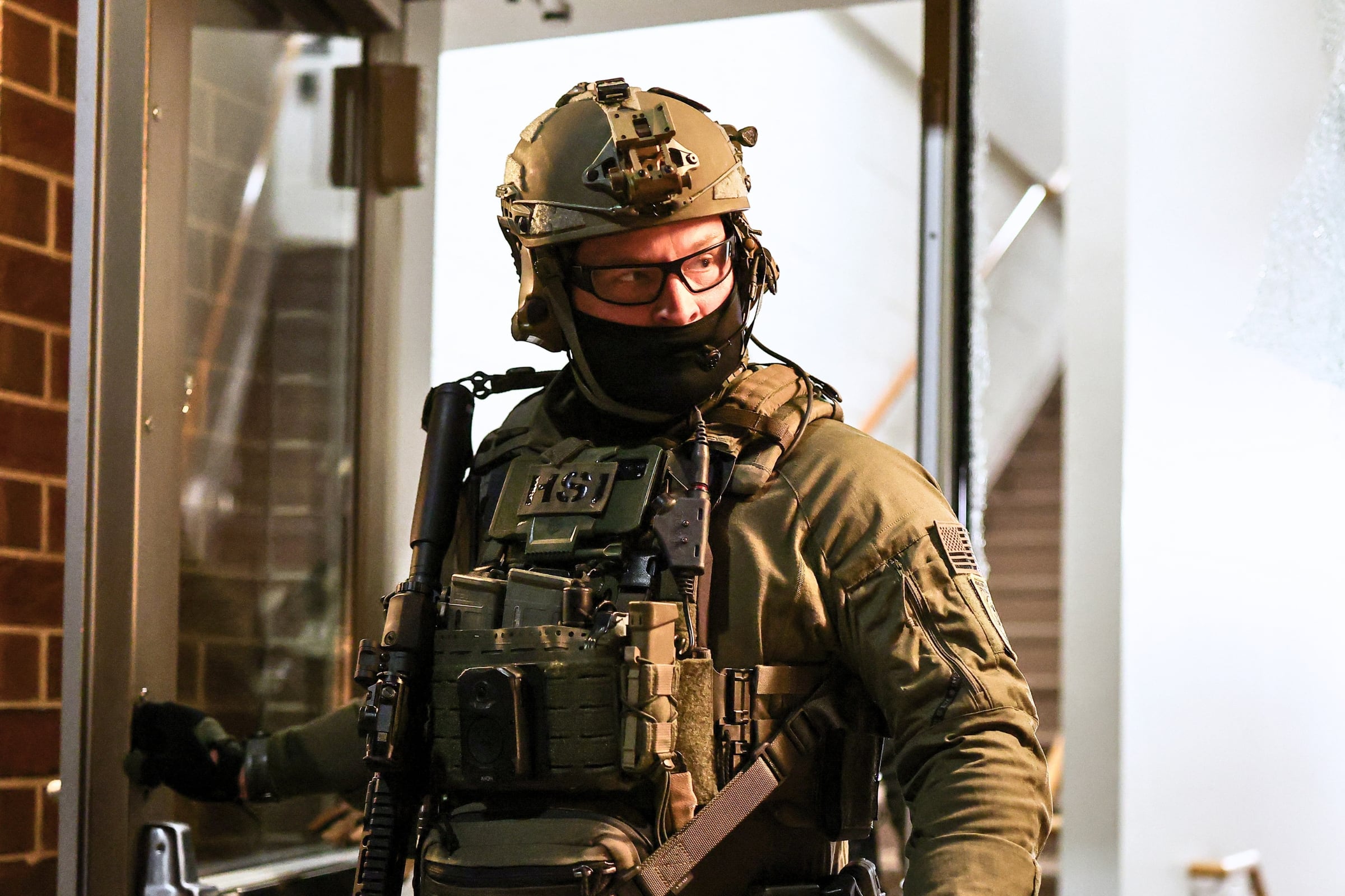 Un agente de ICE durante una redada migratoria (Foto: AFP)