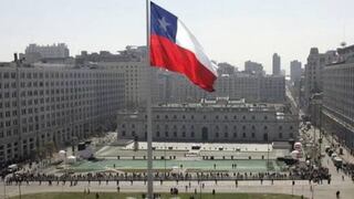 Moody's rebaja panorama crediticio de Chile a negativo, mantiene nota "Aa3"