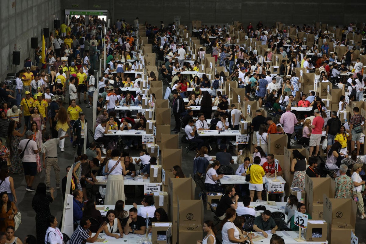 Interior del Pabellón Satélite de la Casa de Campo, habilitado como centro de votación para las elecciones presidenciales de Colombia, este domingo en Madrid. Foto: EFE/ Kiko Huesca