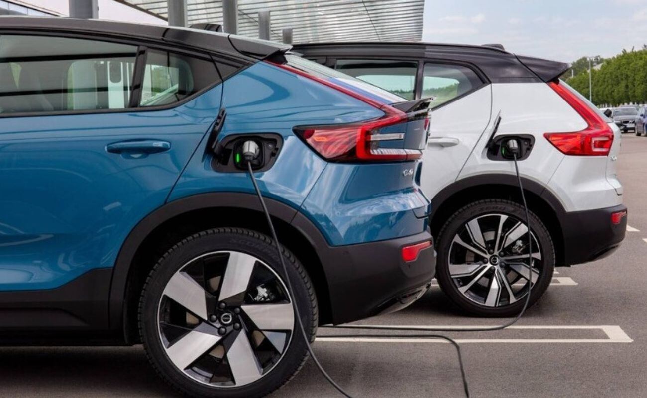 Un automóvil eléctrico tiene cero emisiones de efecto invernadero porque se basa en una batería para alimentar su motor y no quema combustible internamente. (Foto: Volvo).