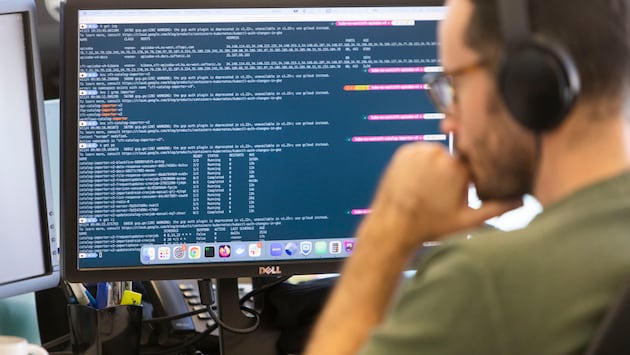La IA, el uso creciente del móvil y el consumo de videojuegos definieron las descargas de 'software' en 2025