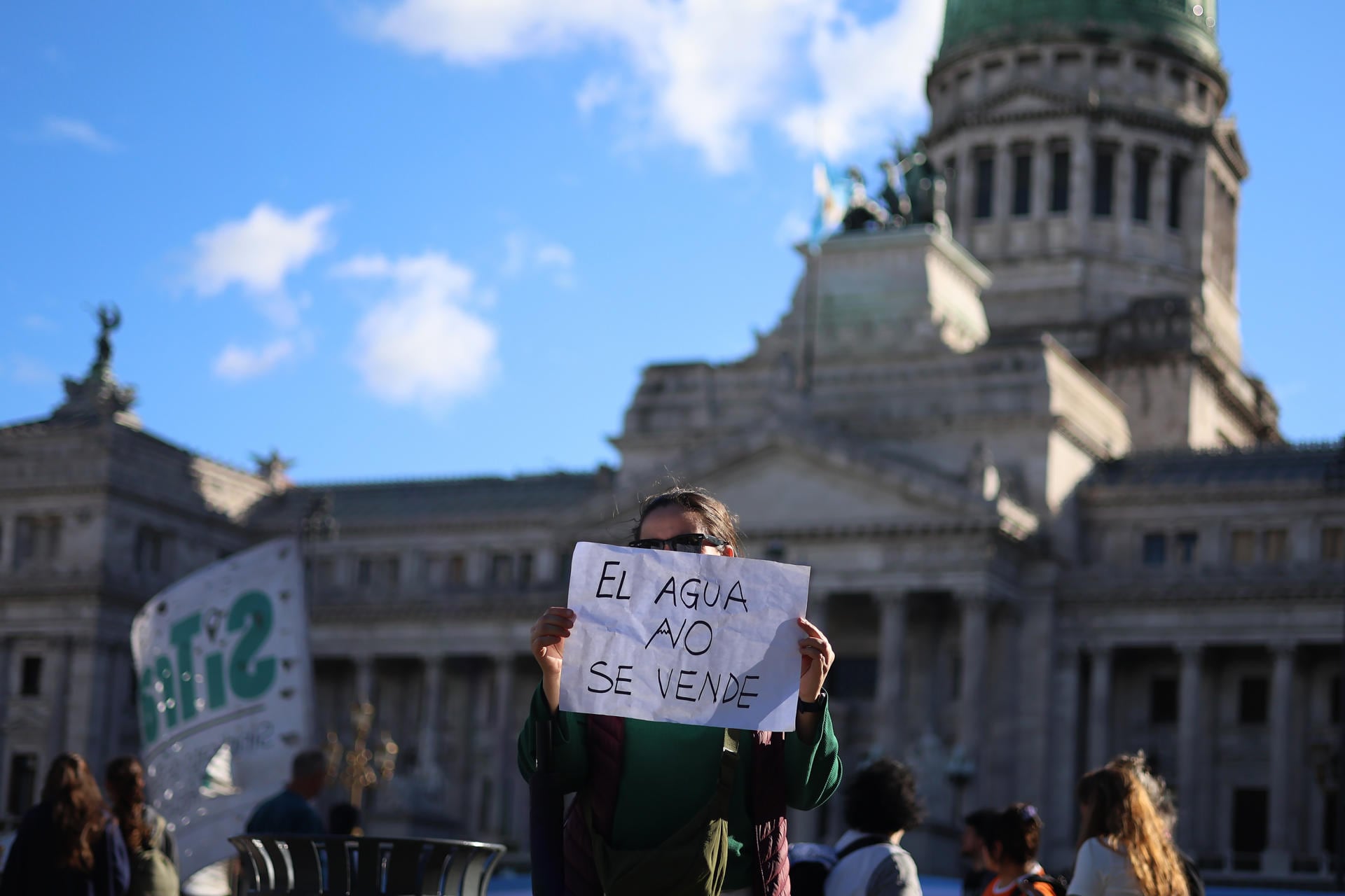 Cámara de Diputados de Argentina aprueba ley de reforma sobre protección de glaciares en medio de protestas. (Foto: EFE)