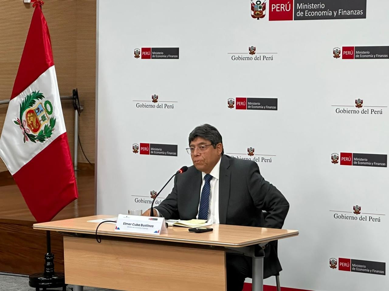 Elmer Cuba, ministro del MEF, en conferencia de prensa 07.08.2026. Foto: Whitney Miñán, solo para Gestión