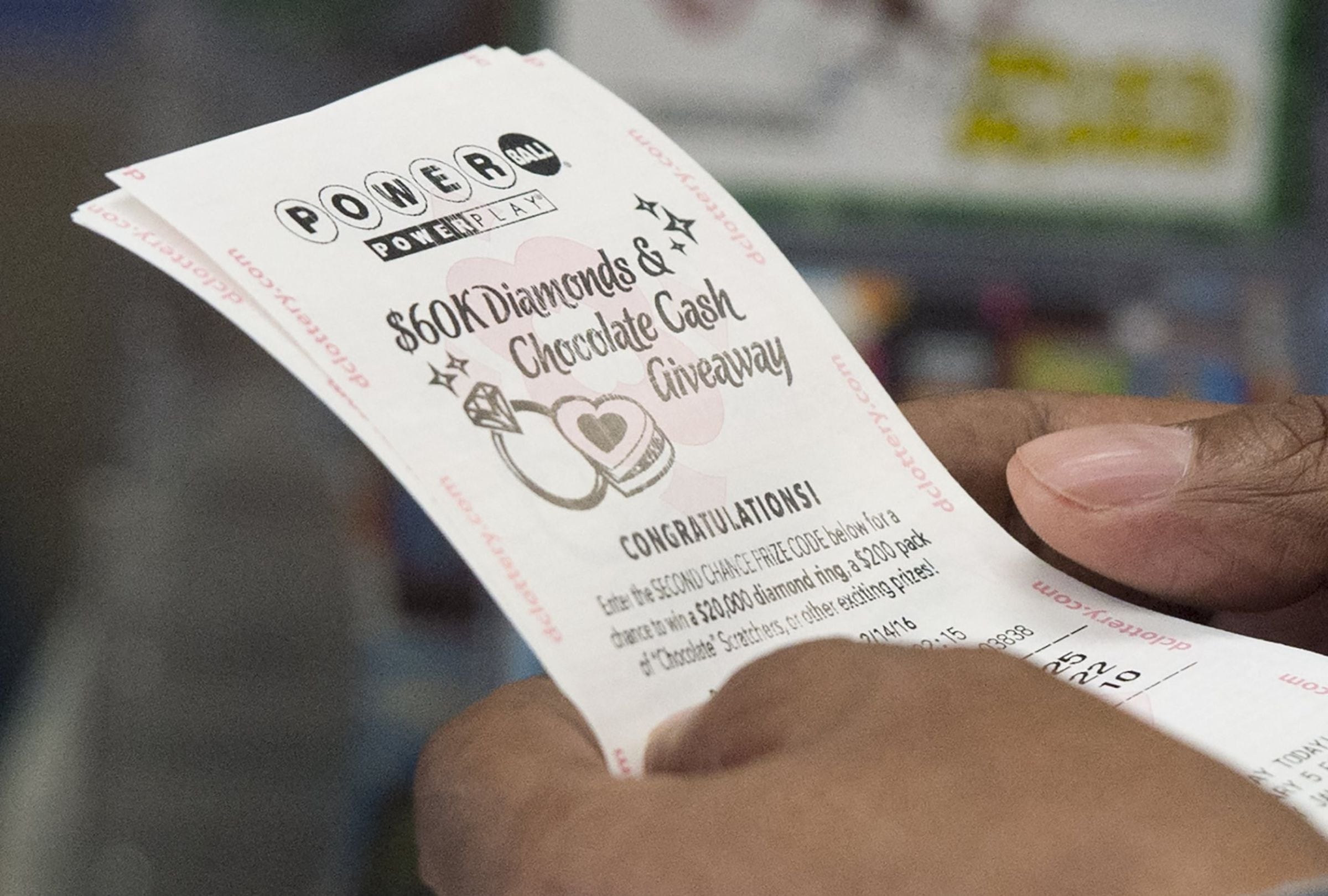 Revisa esta nota para conocer los números ganadores del Powerball en el sorteo del 22/04/2026 y averiguar si el premio mayor ya tiene dueño. (Foto: SAUL LOEB / AFP)