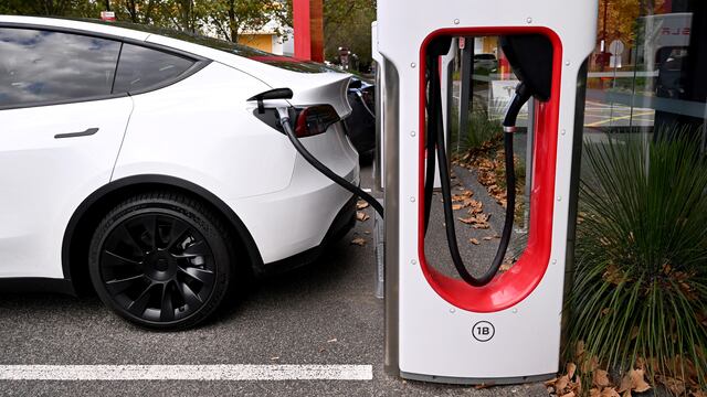 Tesla crea incentivos en medio de competencia de precios en autos eléctricos