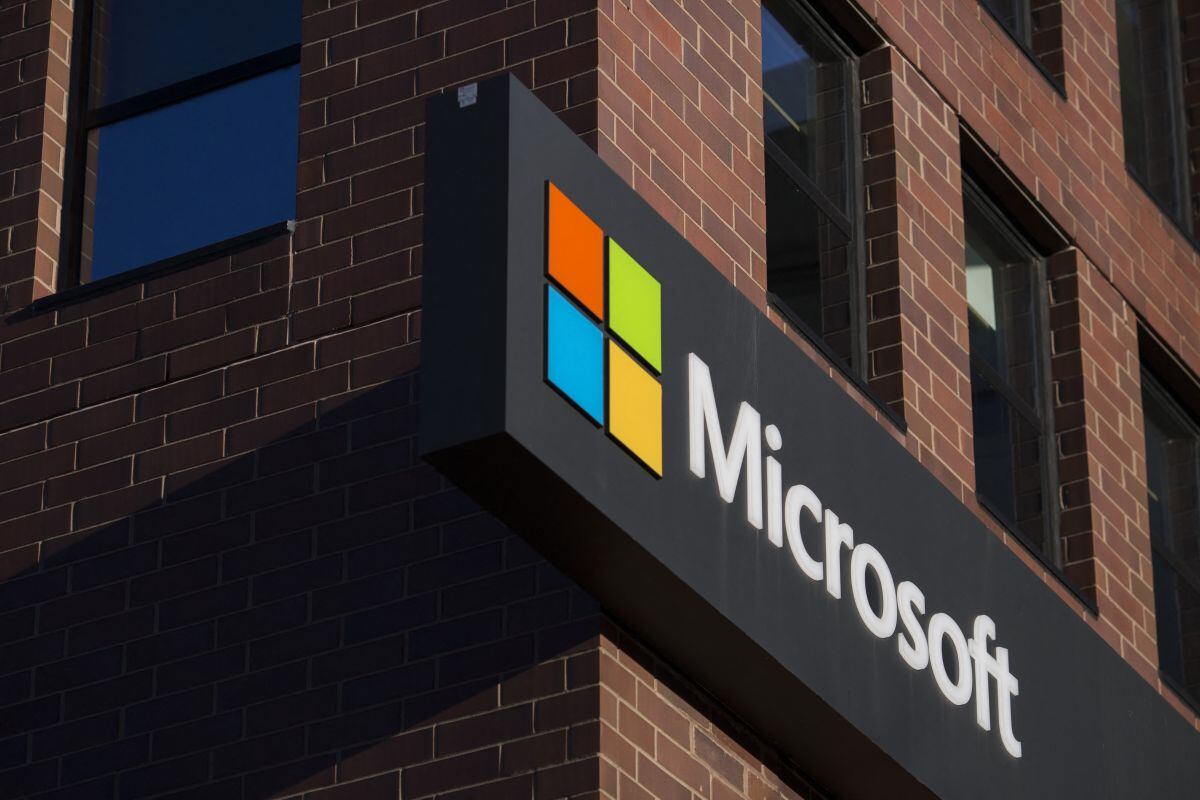 “La IA se integrará perfectamente en Windows, desde el sistema hasta los semiconductores y el hardware”, dijo el director de marketing de consumo de Microsoft, Yusuf Mehdi, en una publicación de blog donde anunciaba el cambio. (Foto: Dominick Reuter / AFP)