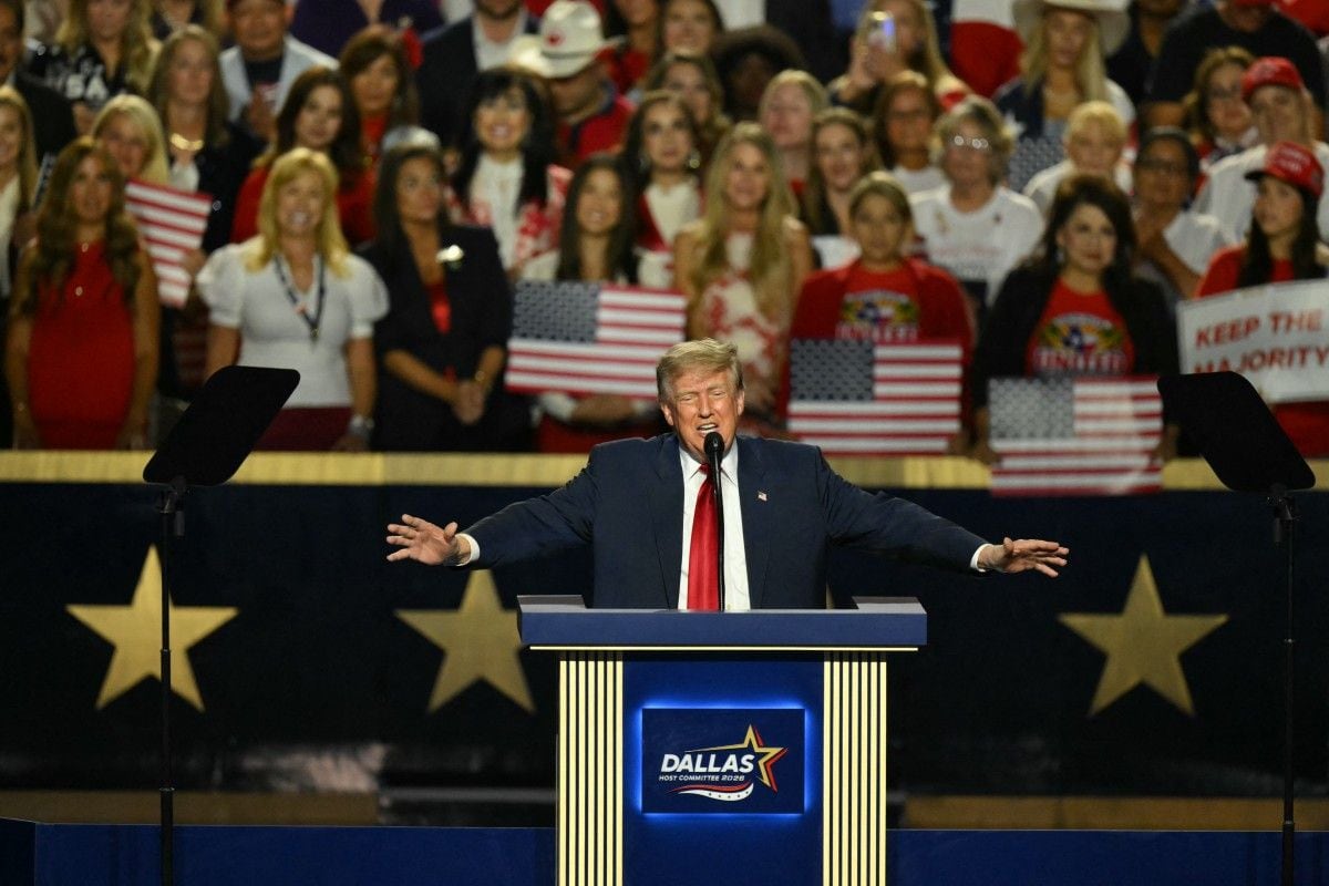 Los republicanos estadounidenses apuestan a que situar al presidente Donald Trump en el centro de su campaña puede salvar a un partido que se enfrenta a sombrías perspectivas electorales, a pesar de los índices de aprobación negativos del mandatario (Foto: Patrick T. Fallon / AFP)