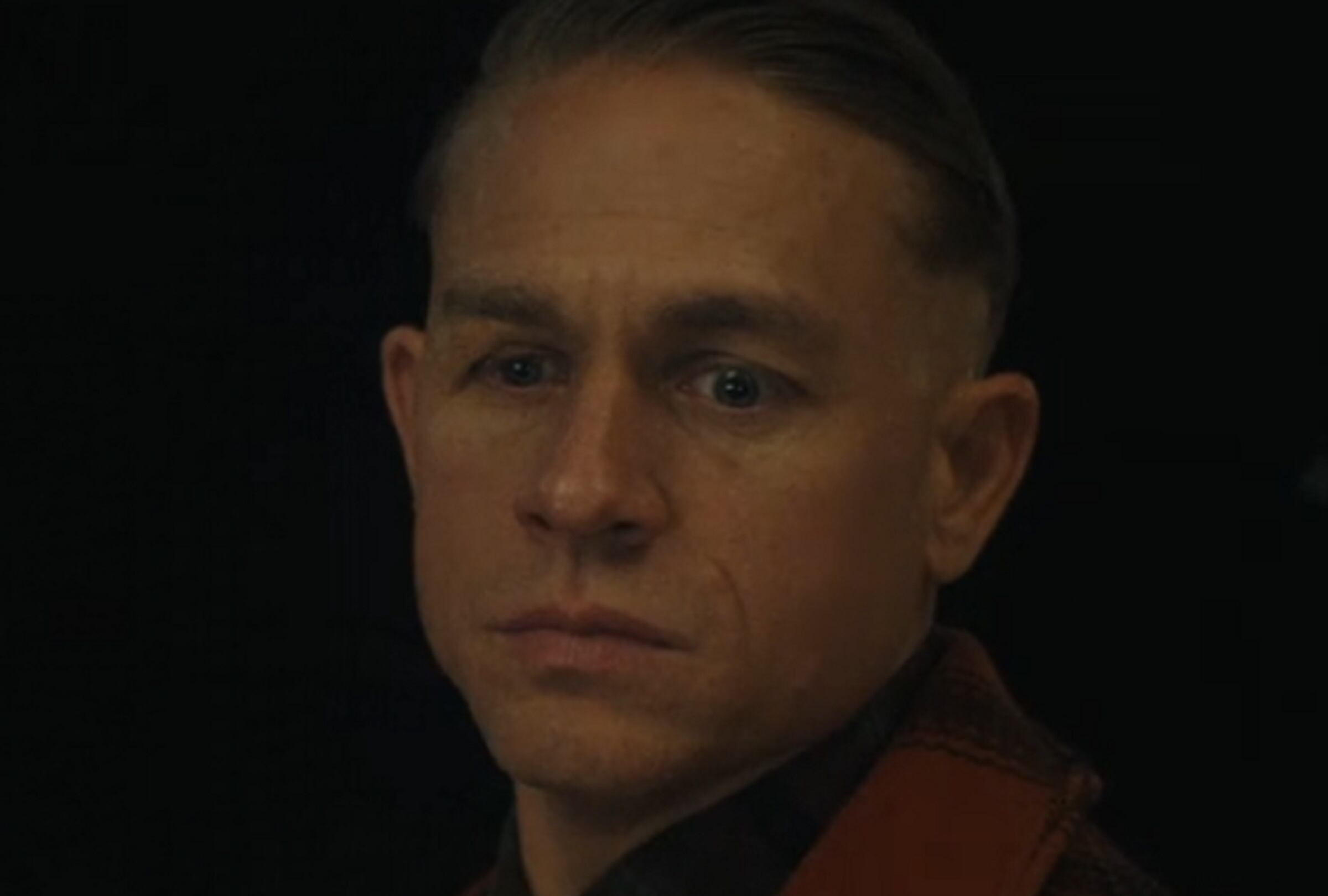 Charlie Hunnam es el protagonista de la serie antológica "Monster: The Ed Gein Story", pero Shane Kerwin lo interpretó en "Dahmer" (Foto: Netflix)