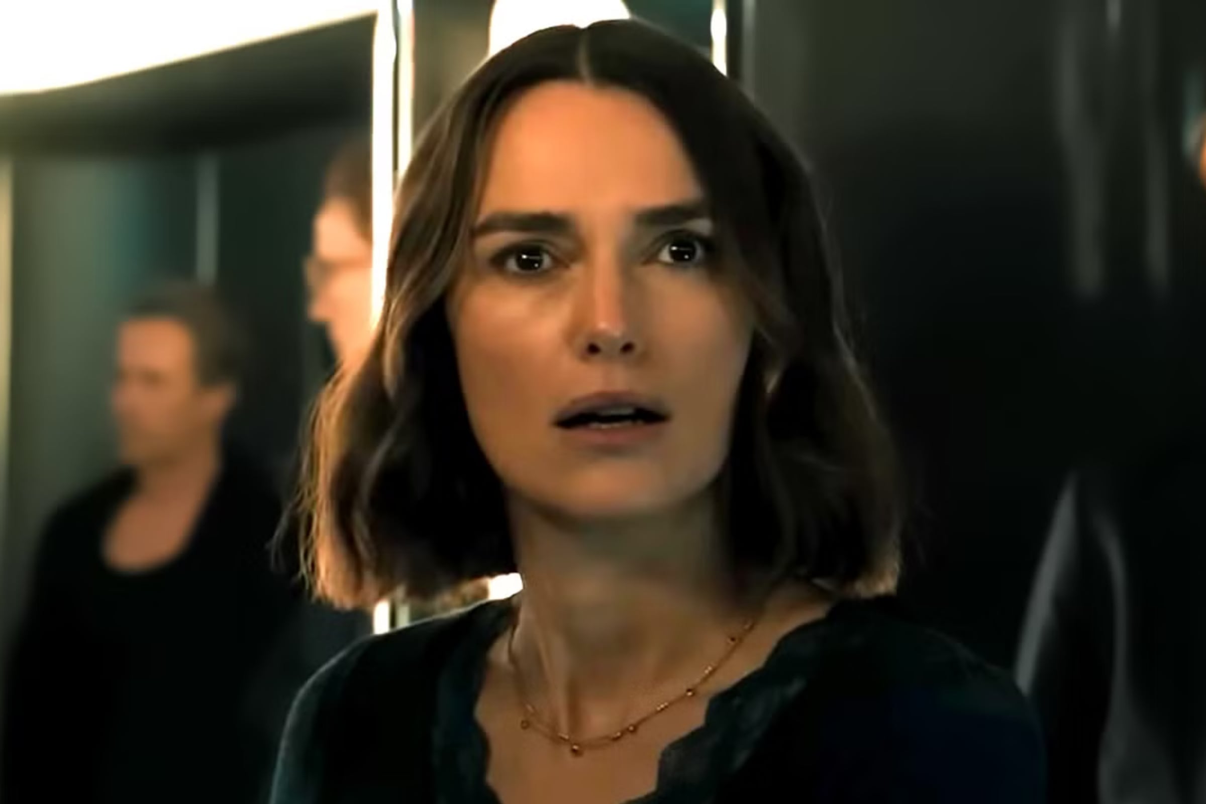 Keira Knightley interpreta a Laura Blacklock en la película "La mujer del camarote 10", basada en la novela homónima Ruth Ware (Foto: Netflix)