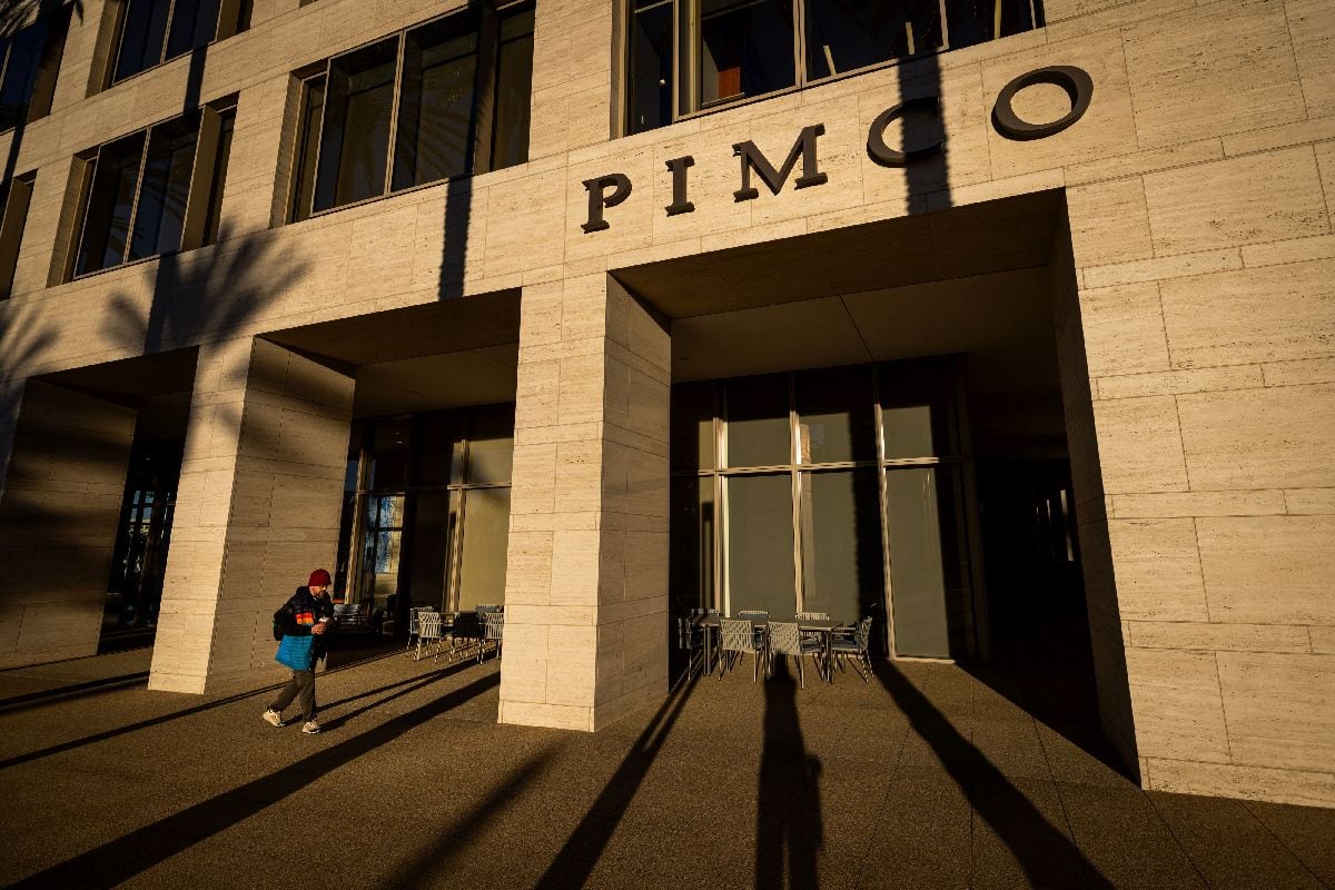 The Pacific Investment Management Co. (Pimco) headquarters in Newport Beach, California, US, on Thursday, Dec. 4, 2025. In the best year for US debt since 2020, the $213 billion Pimco Income Fund - the largest actively managed bond fund - has returned 10.4%. Photographer: Ethan Swope/Bloomberg