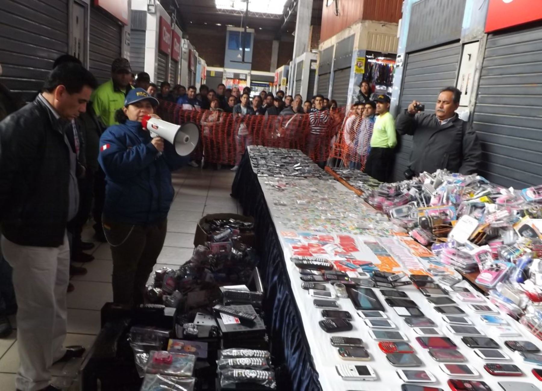 Interés por apps bancarias y reventa informal explican el repunte del robo de celulares en Lima. (Foto: Andina)