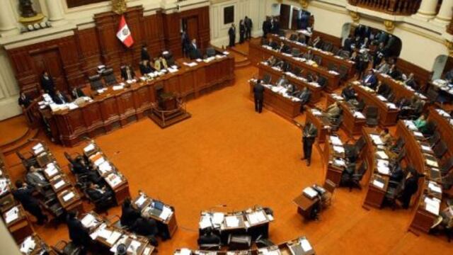 Se suspende Pleno del Congreso por enfrentamiento entre oposición y oficialismo