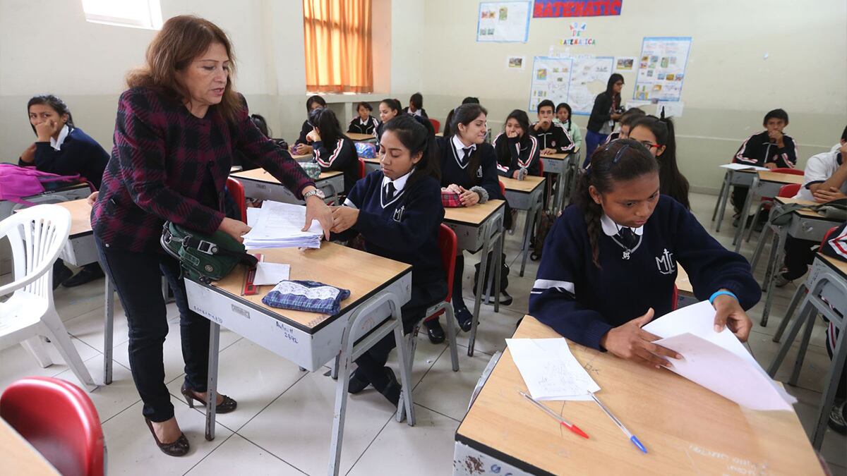 La mayoría de los estudiantes peruanos reporta haber realizado tareas sobre planificación y uso del dinero en sus clases. (Foto: Andina)