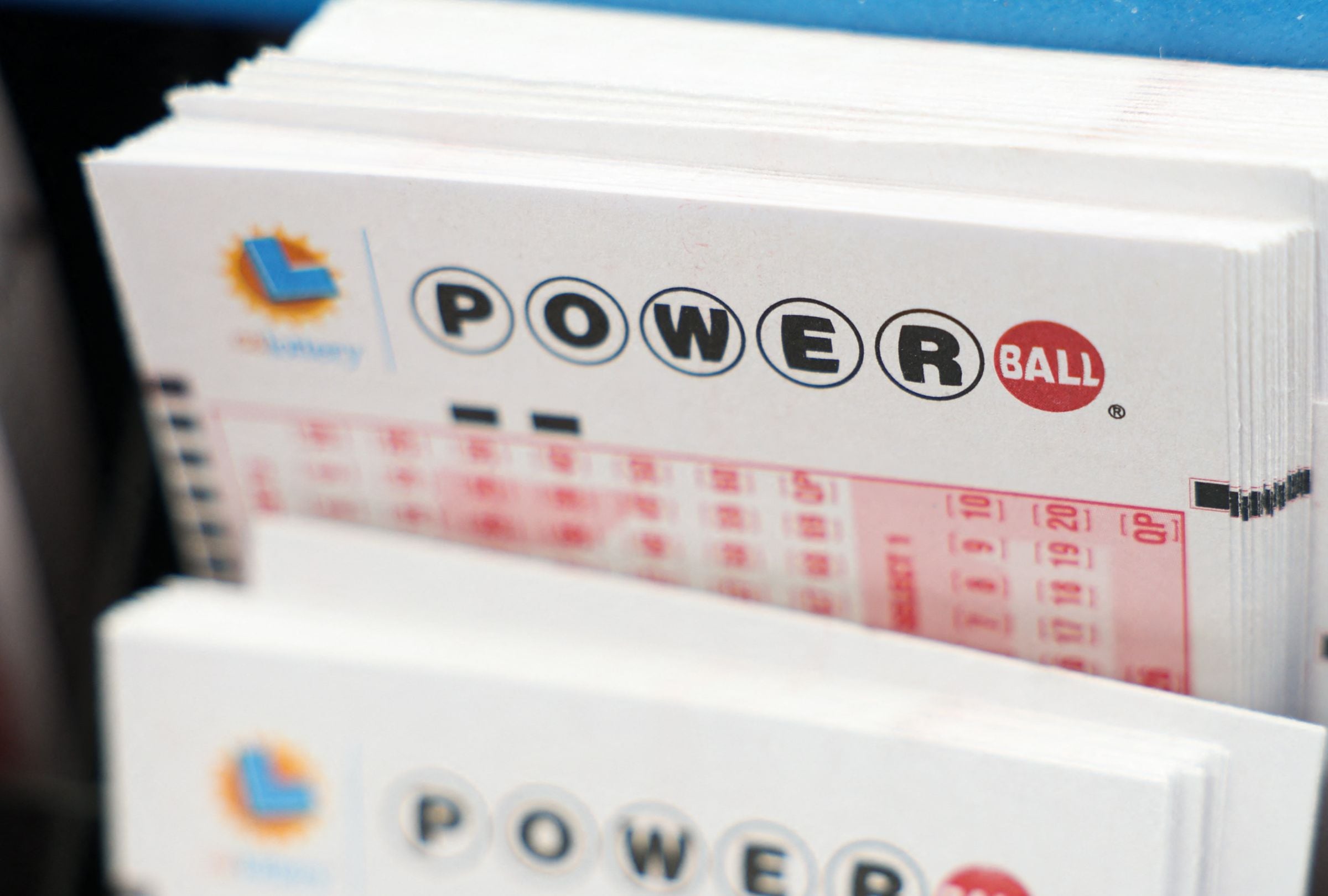 Revisa esta nota para conocer los números ganadores del Powerball en el sorteo del 18/03/2026 y averiguar si el premio mayor ya tiene dueño. (Foto: Patrick T. Fallon / AFP)