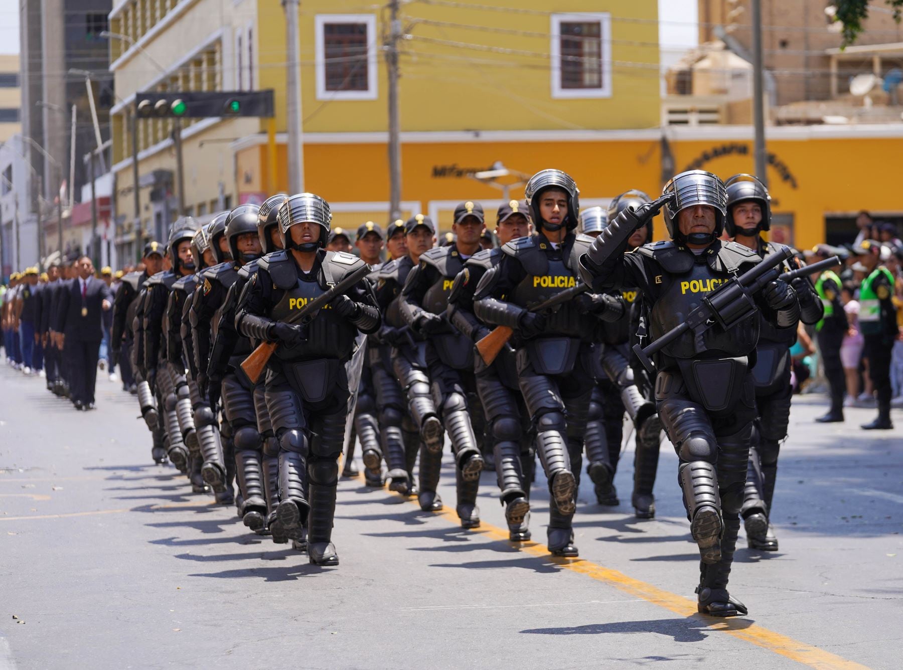 Jefe del Frente Policial de Ica remarcó el compromiso de mejorar la seguridad ciudadana. Foto: Andina