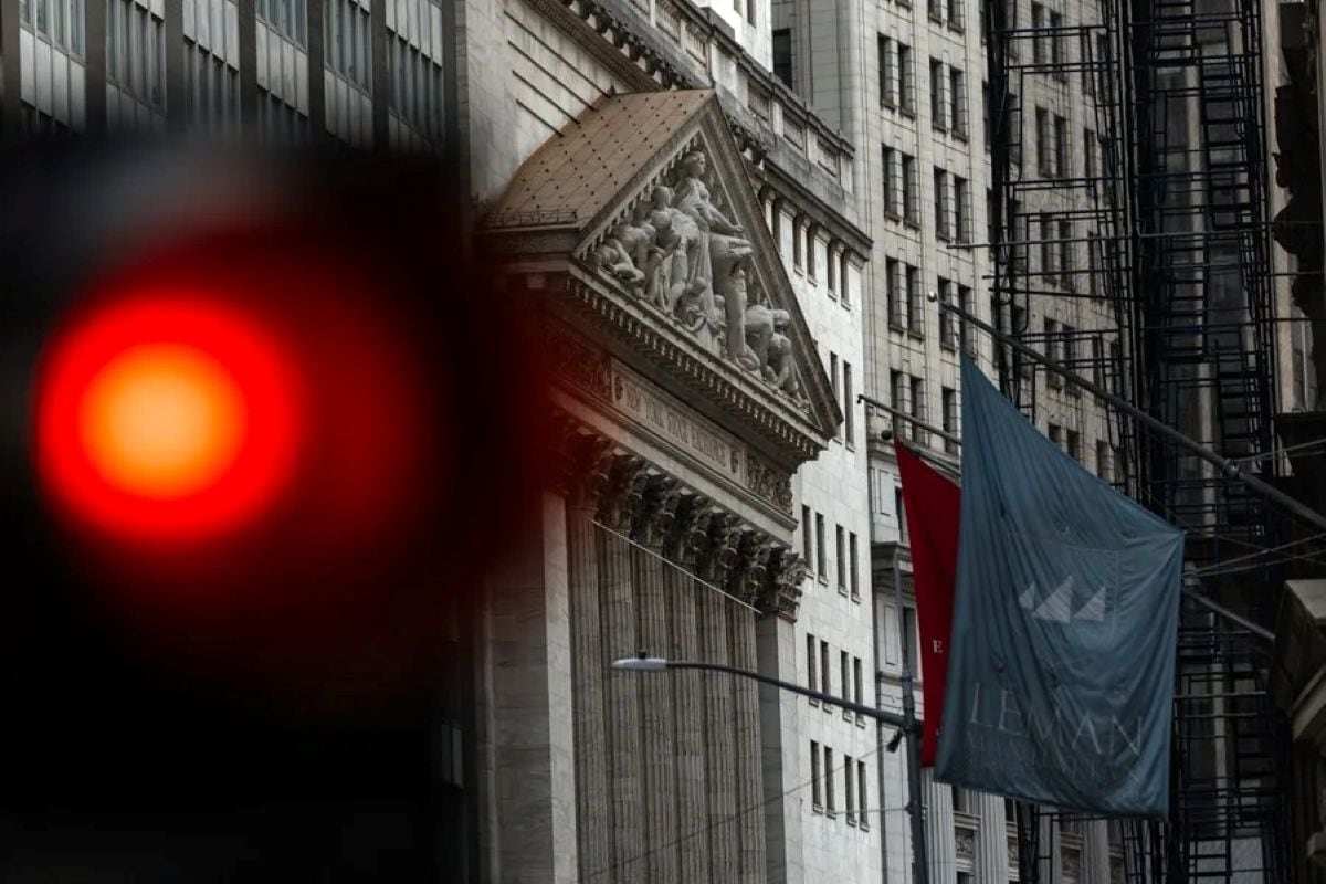 El incremento del precio del petróleo y la incertidumbre por el conflicto entre Estados Unidos e Irán golpearon a los mercados bursátiles, con fuertes pérdidas en el sector tecnológico. Foto: EFE.