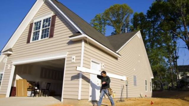 El inicio de construcción de casas en EE.UU. sube a un máximo de 4 años en octubre