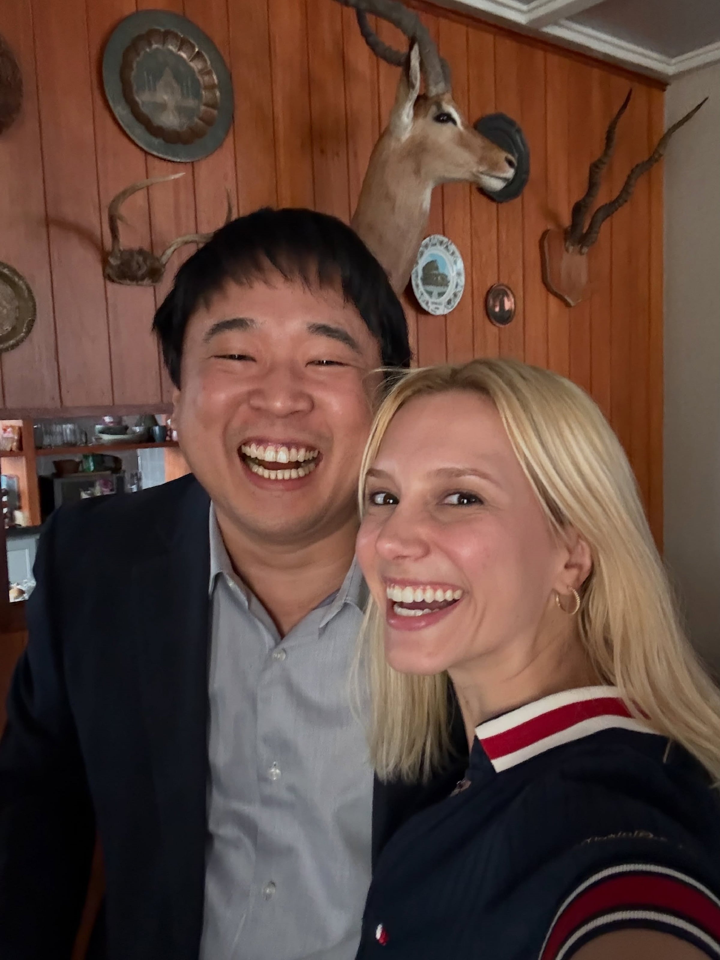 Lorena Comparato y Henrique Kimura mientras grababan la película brasileña "Elize: Sombras de una mujer", que está en el Top 10 de popularidad (Foto: Netflix)