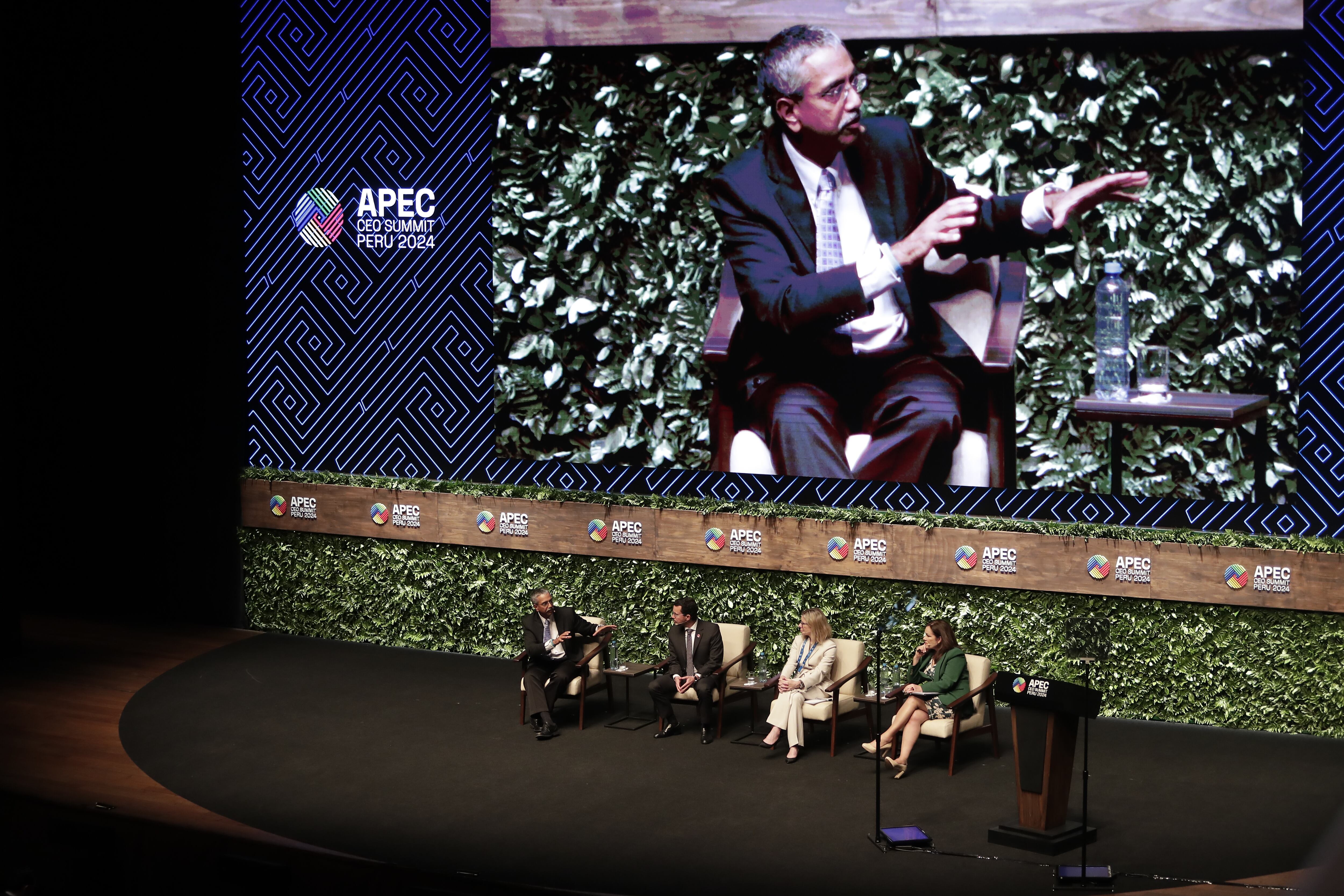 lima 14 de nocviembre del 2024
Cumbre Enfoque en la sostenibilidad
Una discusión abierta en el foro sobre
"Estrategias de negocios en una era del cambio climático"
Una conversación sobre el tema crítico del cambio climático y los crecientes eventos meteorológicos, centrándose en sus implicaciones para el mundo de los negocios.
LED por un panel distinguido que comprende:
Pedro Lerner, CEO, Grupo Unacem
Vijay swarup, jefe de clima científico, exxonmobil corporation
AnnaBjerde, Director General de Operaciones, Banco Mundial.