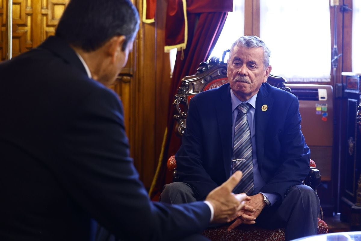 Fernando Rospigliosi se reunió con el nuevo premier Luis Arroyo. Titular del Parlamento reiteró que el Congreso no influyó en la destitución de Denisse Miralles en la PCM. Foto: Congreso.