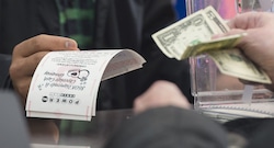 Crece interés de peruanos por reducir exposición al dólar, ¿a qué activos van?