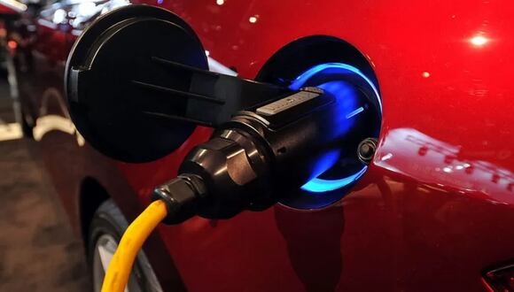 El mercado de autos eléctricos ha aumentado rápidamente. Sus baterías requieren litio. (Getty Images).
