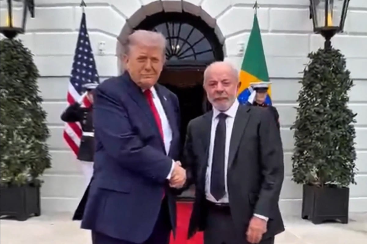 El presidente de Estados Unidos, Donald Trump, saludando a su homólogo de Brasil, Luiz Inácio Lula da Silva, durante su visita a la Casa Blanca, en Washington, el 7 de mayo de 2026. (@LulaOficial / EFE)