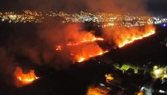 Incendio forestal se registró en los alrededores del aeropuerto de Tingo María. (Foto: Iquitos al Rojo Vivo/Facebook)
