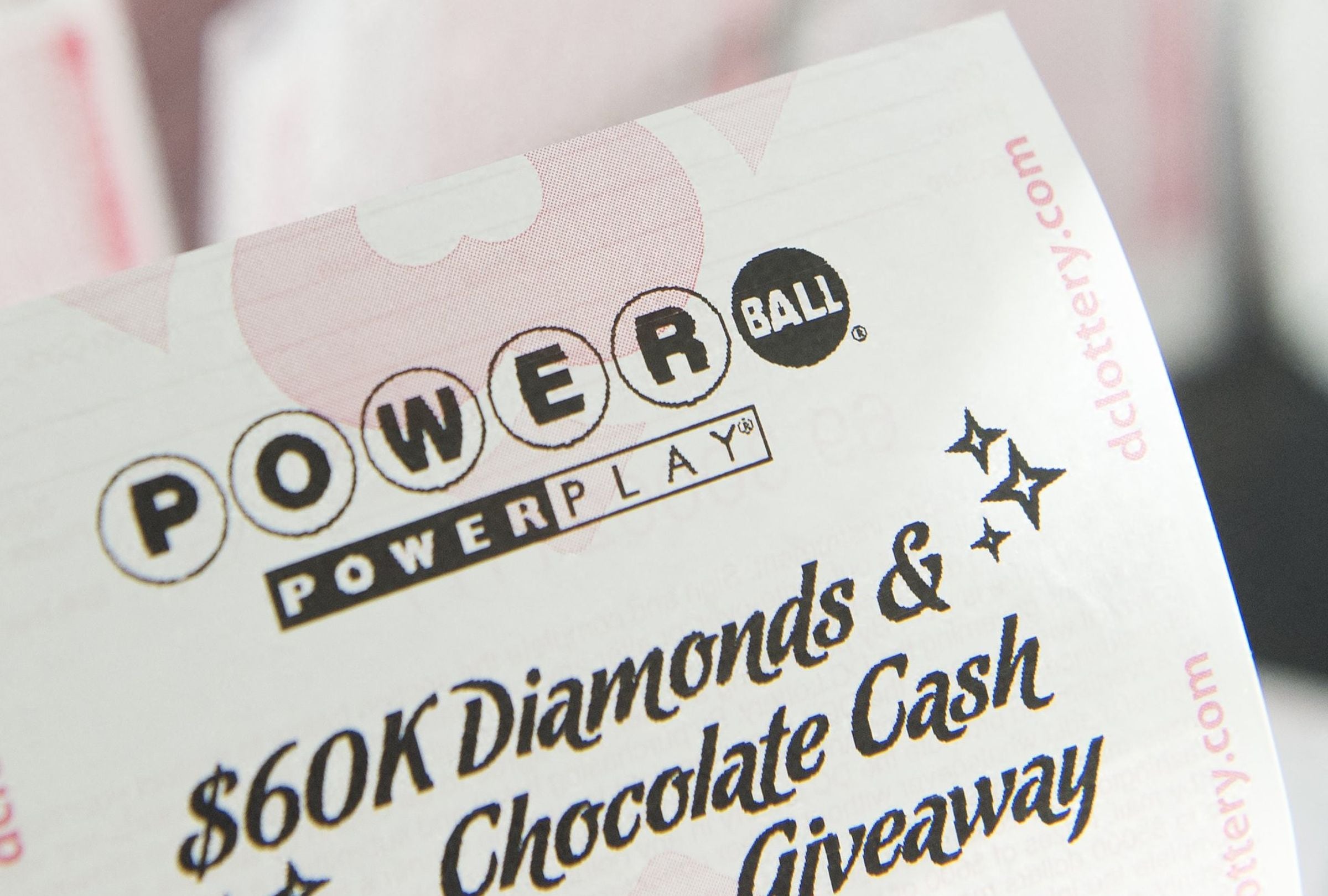 Revisa esta nota para que descubras quién ganó el Powerball hoy, sábado 02 de mayo, en EE.UU. (Foto: SAUL LOEB / AFP)